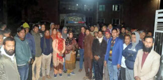 যশোরে শিক্ষা কর্মকর্তা আটকের প্রতিবাদে দুদক কার্যালয় ঘেরাও