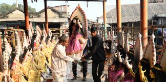 সরস্বতী যাচ্ছে মন্ডপে