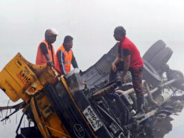 ট্রাক নিয়ন্ত্রণ হারিয়ে নদীতে, ড্রাইভার ও হেলপার নিহত
