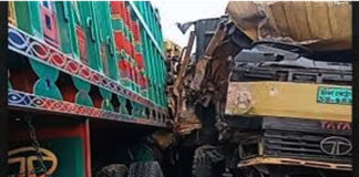 দুই ট্রাকের মুখোমুখি সংঘর্ষে নিহত ১ দুই ট্রাকের মুখোমুখি সংঘর্ষে নিহত ১