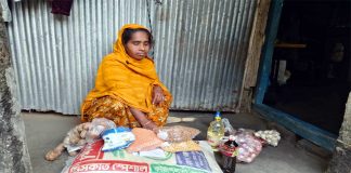 কুমারখালীতে দুই শতাধিক দরিদ্র পরিবার পেল ১৭ প্রকার খাদ্য সামগ্রী