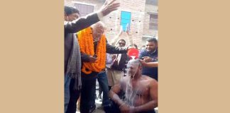 দুধ দিয়ে গোসল করে বিএনপিতে যোগদান