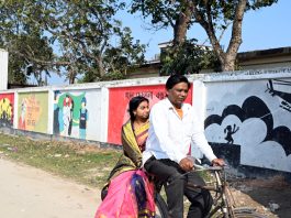 চার মিনিটে জীবনের প্রথম ভোট দিলো কনিকা