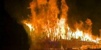 গভীর রাতে আগুনে পুড়লো তিন দোকান