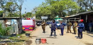 ভোট কেন্দ্রের পাশ থেকে বোমা সাদৃশ্য বস্তু উদ্ধার