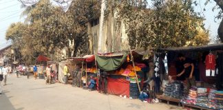 ফুটপাত দখল ও ভ্যানের দাপটে পথচারীরা ভোগান্তির শিকার