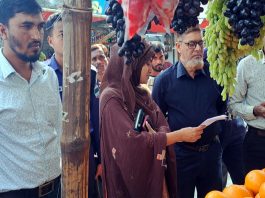 নিত্যপণ্যের বাজার নিয়ন্ত্রণে ভ্রাম্যমাণ আদালতের অভিযান