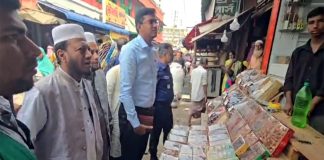 দুই ব্যবসায়ীকে জরিমানা: বাজার তদারকিতে নামলেন এমপি আমির হামজা