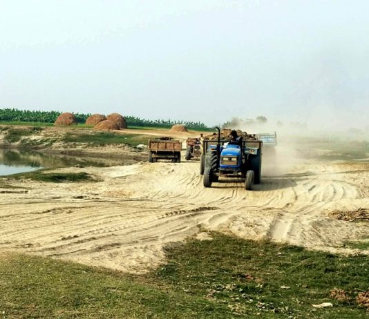 আ.লীগ – বিএনপি নেতারা মিলে মাটি বিক্রি করছে