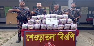 সীমান্ত থেকে ভারতীয় চকলেট বাজি উদ্ধার