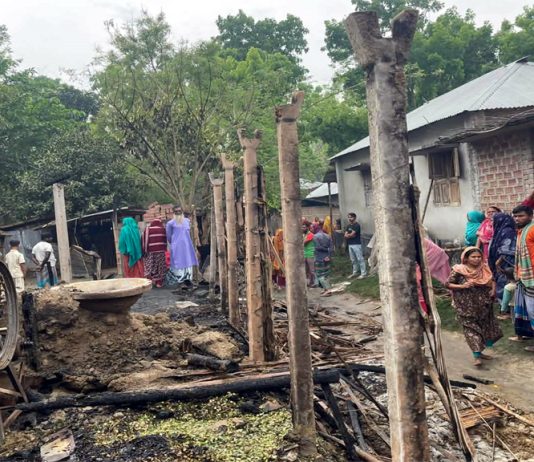 মশার কয়েল থেকে অগ্নিকান্ডে দুই কৃষক অগ্নিদগ্ধ