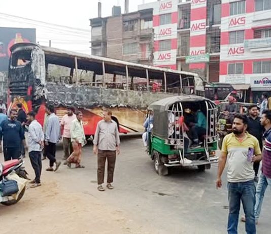 বৈষম্যবিরোধী কর্মী হত্যা ইস্যুতে পেট্রোল পাম্পে ভাংচুর ও বাসে আগুনের অভিযোগ