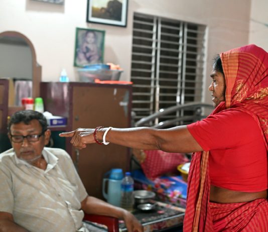 খোকসায় ডাকাতিতে ব্যর্থ হয়ে ২ লাখ টাকা চাঁদা দাবি