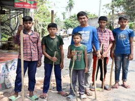কুকুরে কামড়ে চার শিশু ও প্রতিবন্ধি বৃদ্ধাসহ সাতজন আহত