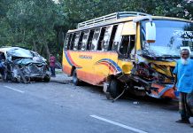 অলৌকিক ভাবে প্রাণে বেঁচে গেলো বাসের ৪০ যাত্রী