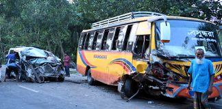 অলৌকিক ভাবে প্রাণে বেঁচে গেলো বাসের ৪০ যাত্রী