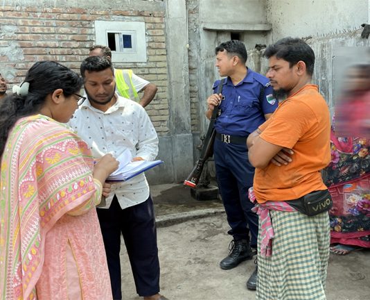 খোকসায় ভেজাল আখের গুড় তৈরীর কারখানার মালিককে লাখ টাকা জরিমানা