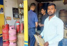 কুমারখালীতে পেট্রোলের লিটার ২৫০ টাকা, ব্যবসায়ীকে জরিমানা