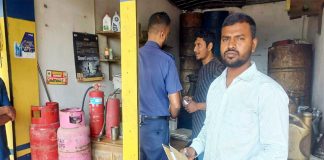 কুমারখালীতে পেট্রোলের লিটার ২৫০ টাকা, ব্যবসায়ীকে জরিমানা
