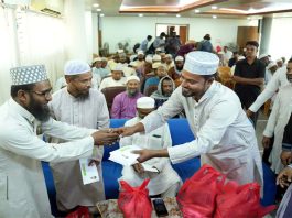 মসজিদের ইমাম-খতিবরা পেলেন ঈদ উপহার