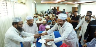 মসজিদের ইমাম-খতিবরা পেলেন ঈদ উপহার