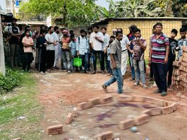 কুষ্টিয়ায় প্রকাশ্যে যুবককে কুপিয়ে হত্যা