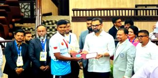 সাঁতারু নয়ন আলী জাতীয় ক্রীড়া পুরস্কার পেলেন