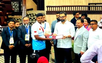 সাঁতারু নয়ন আলী জাতীয় ক্রীড়া পুরস্কার পেলেন