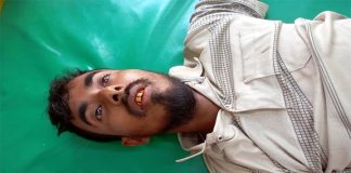 খোকসায় প্রকাশ্য বাজারে দুর্বৃত্তদের গুলিতে যুবক আহত