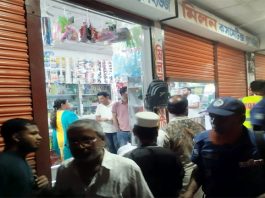 খোকসায় দুই ব্যবসায়ীকে জরিমানা করেছে ভ্রাম্যমান আদালত