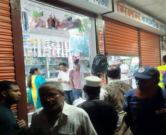 খোকসায় দুই ব্যবসায়ীকে জরিমানা করেছে ভ্যাম্যমান আদালত