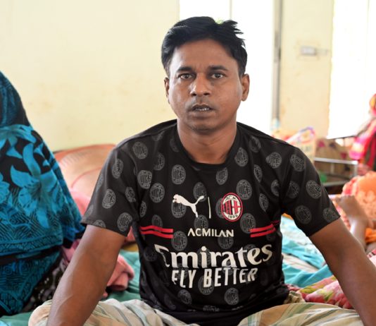 ব্যবসায়ীকে ঘুম থেকে তুলে নিয়ে পিটেছে দুর্বৃত্তরা