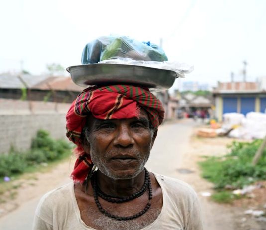 কবে দুধ খেয়েছেন মনে নেই গড়াই মন্ডলের, আছে কিস্তির চাপ