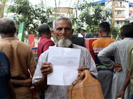 কৃষি অফিসের স্লি-পেলেও তেল পেলেন না কৃষক আনছার