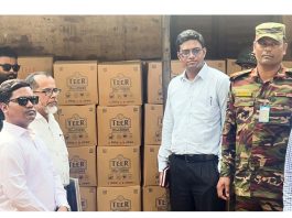 কুষ্টিয়ায় ভোজ্য তেল মজুদের অপরাধে ব্যবসায়ীকে লাখ টাকা জরিমানা