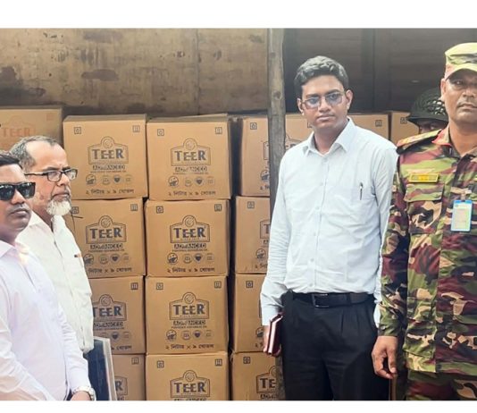 কুষ্টিয়ায় ভোজ্য তেল মজুদের অপরাধে ব্যবসায়ীকে লাখ টাকা জরিমানা