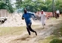 প্রকৌশলীকে বাঁশ নিয়ে তাড়া করলেন ঠিকাদার