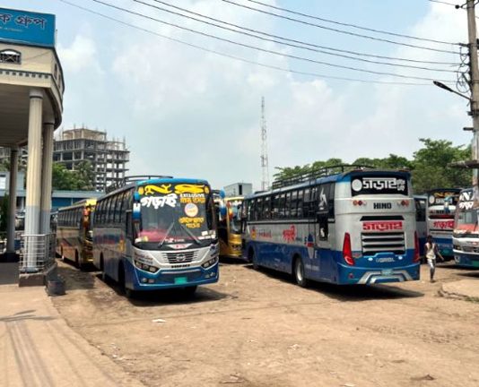 কুষ্টিয়ায় পরিবহন শ্রমিকরা কর্মবিরতি পালন করায় বাস চলাচল বন্ধ