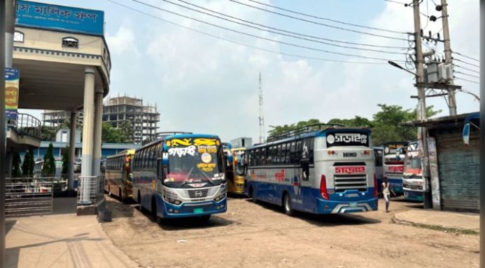 কুষ্টিয়ায় পরিবহন শ্রমিকরা কর্মবিরতি পালন করায় বাস চলাচল বন্ধ
