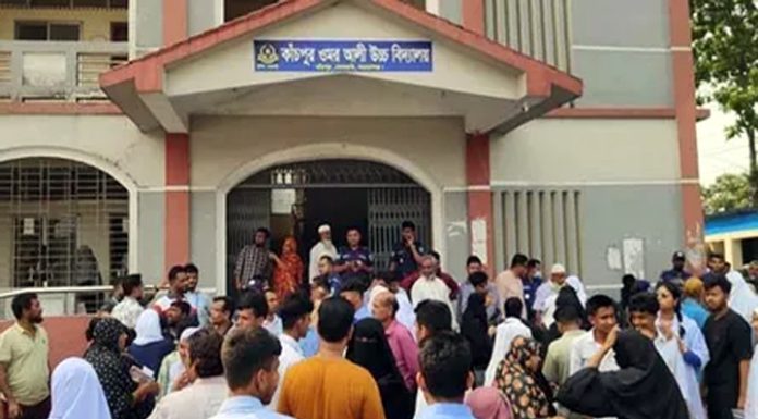 দৌলতপুরে ভুল প্রশ্নপত্রে পরীক্ষা: পরিদর্শক ও কেন্দ্র সচিবকে অব্যাহতি