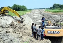 খাল খনন প্রকল্পের দুটি এক্সকাভেটার পুড়িয়ে দিলো দুর্বৃত্তরা