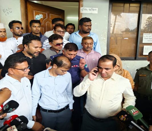 কুমারখালীতে আন্তঃনগর ট্রেনের যাত্রাবিরতির দাবিতে বিক্ষোভ