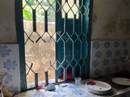 কুষ্টিয়ায় জানালার গ্রিল কেটে চ্যানেল ২৪ অফিসে চুরি