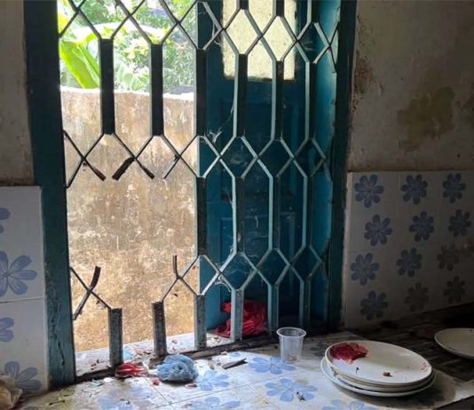 কুষ্টিয়ায় জানালার গ্রিল কেটে চ্যানেল ২৪ অফিসে চুরি