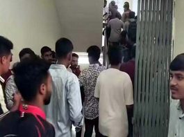 কুষ্টিয়া সরকারি কলেজে শিক্ষার্থীদের তোপের মুখে এমপি আমির হামজা
