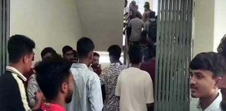 কুষ্টিয়া সরকারি কলেজে শিক্ষার্থীদের তোপের মুখে এমপি আমির হামজা